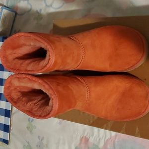 UGG K Classic Peach color size 1y